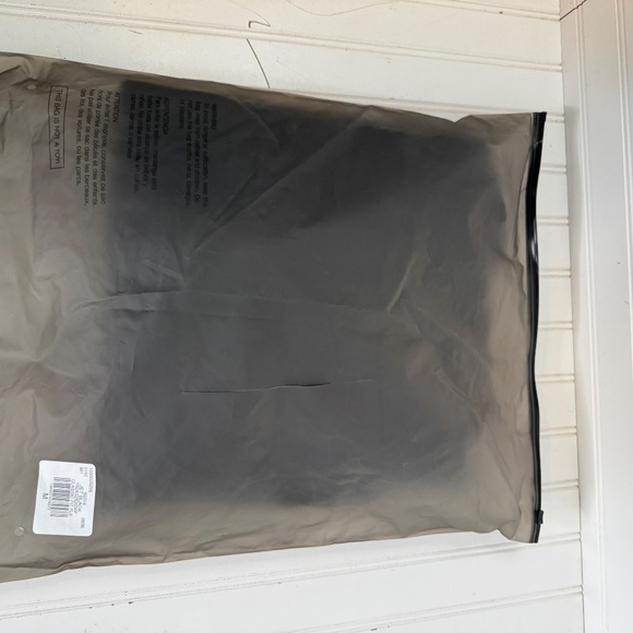 NEW Essentials Fear of God Jet Black Classic Fit Hoodie - Picture 4 of 6